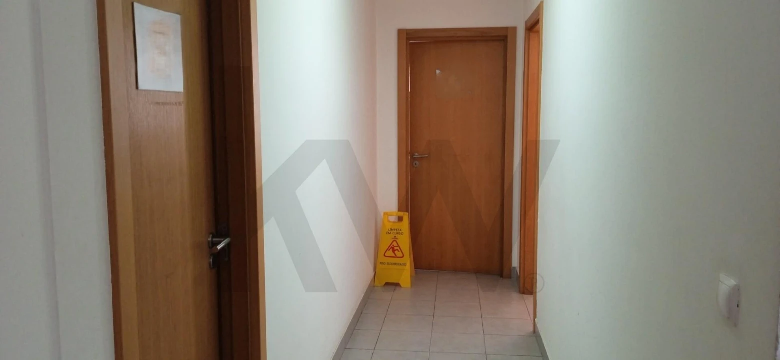 Armazém para Venda em Sacavém e Prior Velho Foto 7