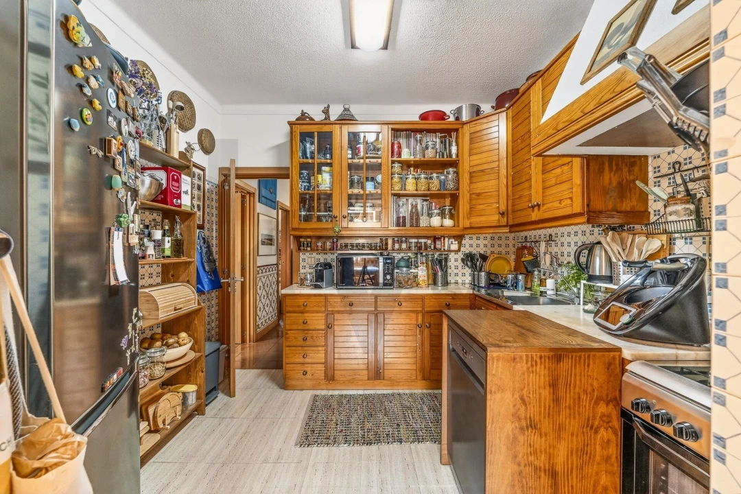 Moradia T4 para Venda em Campolide Foto 11