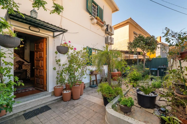 Moradia T4 para Venda em Campolide Foto 2