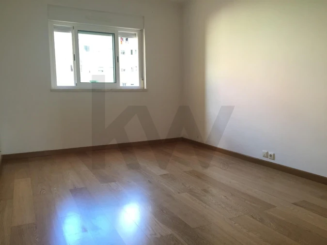 Apartamento T2 para Arrendamento em Beato Foto 7