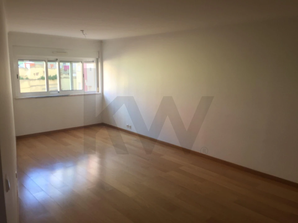 Apartamento T2 para Arrendamento em Beato Foto 5