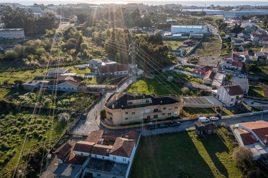 Apartamento T2 para Venda em Canelas Foto 38