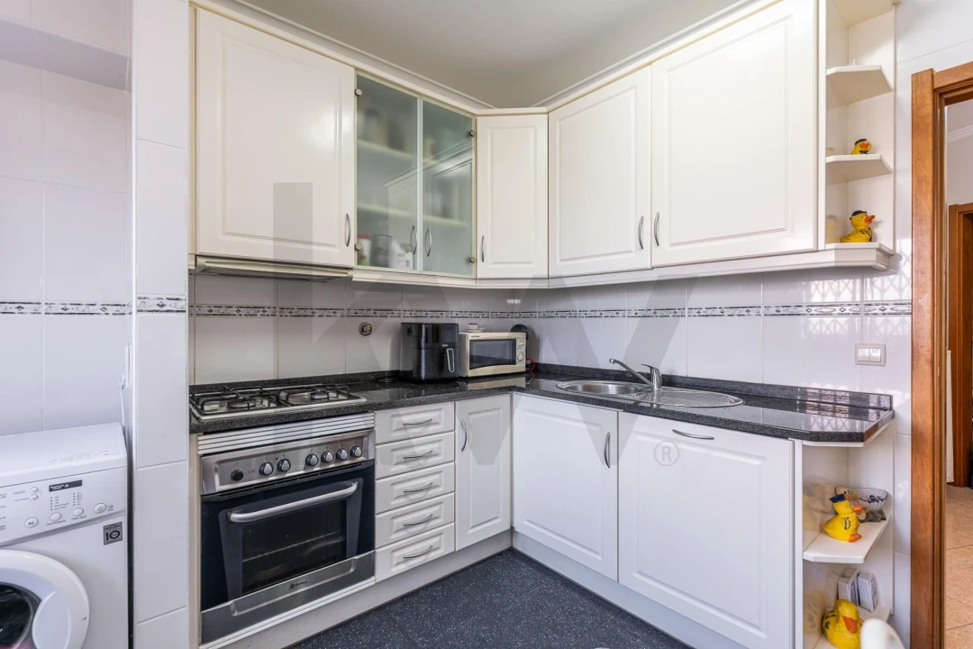 Apartamento T2 para Venda em Canelas Foto 17