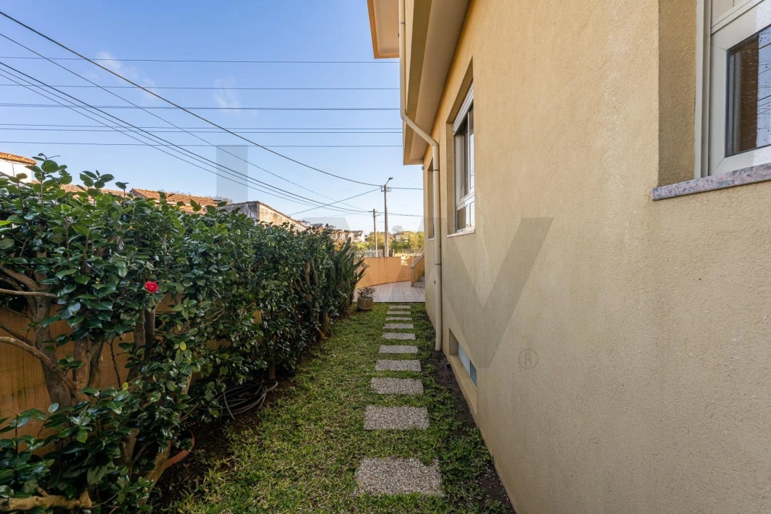 Apartamento T2 para Venda em Canelas Foto 29