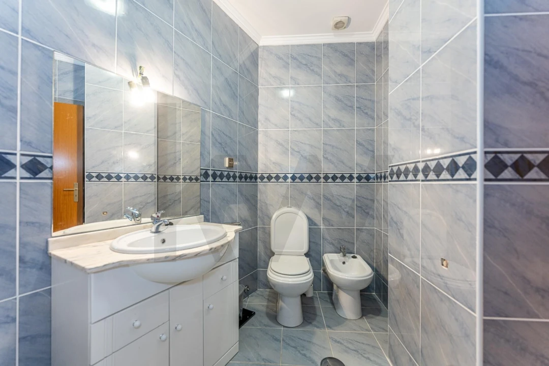 Apartamento T2 para Venda em Canelas Foto 11