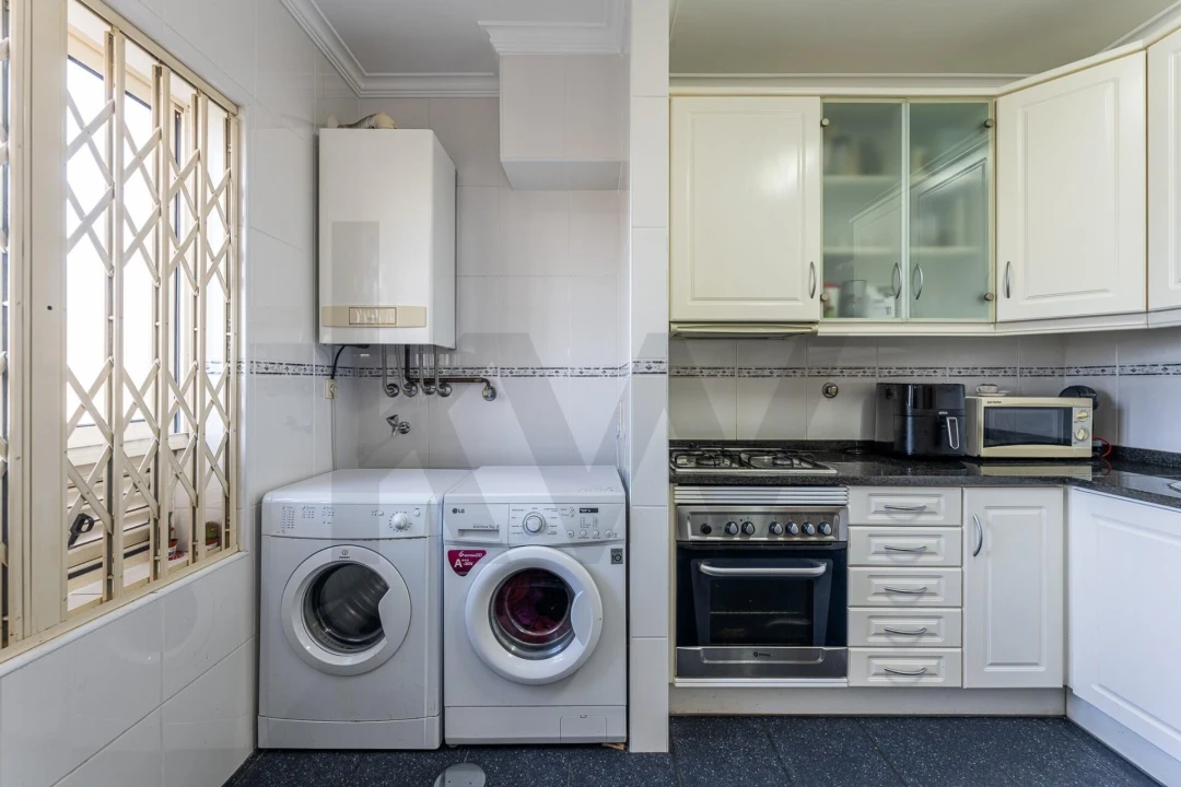 Apartamento T2 para Venda em Canelas Foto 16