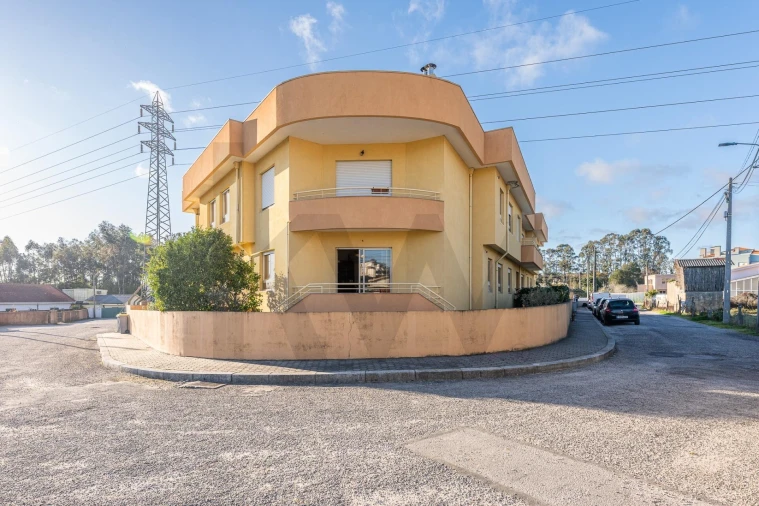 Apartamento T2 para Venda em Canelas Foto 2