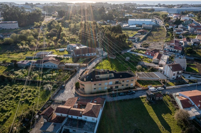 Apartamento T2 para Venda em Canelas Foto 38