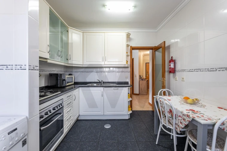 Apartamento T2 para Venda em Canelas Foto 15