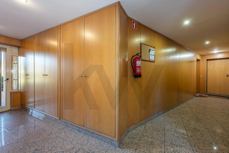 Apartamento T2 para Venda em Canelas Foto 3