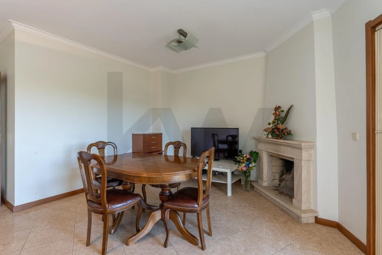 Apartamento T2 para Venda em Canelas Foto 22