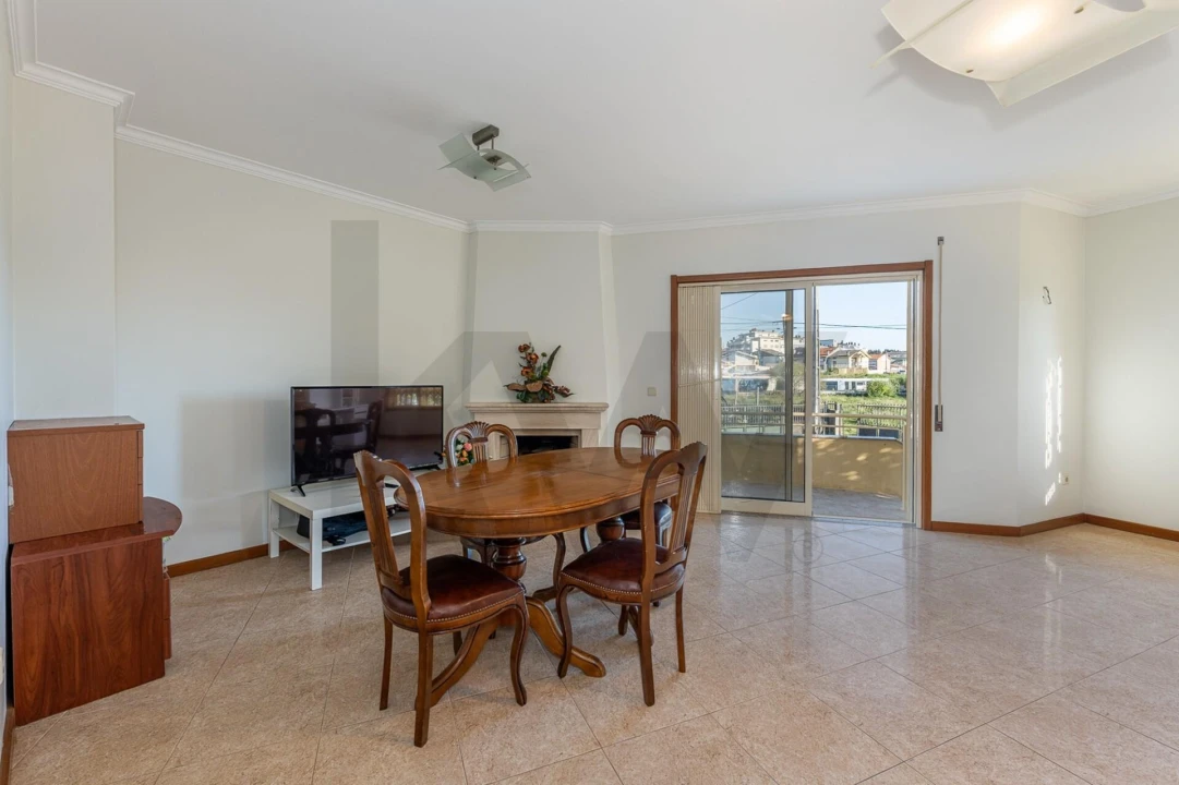 Apartamento T2 para Venda em Canelas Foto 19