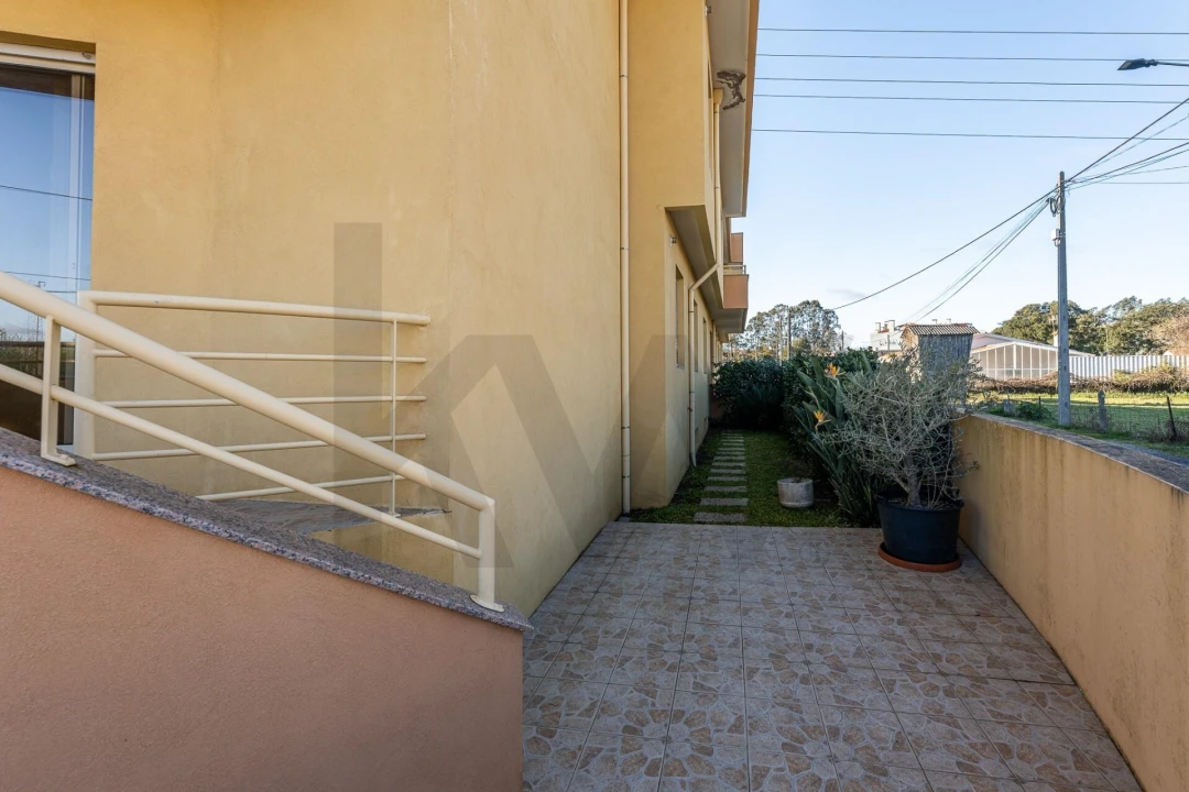 Apartamento T2 para Venda em Canelas Foto 27