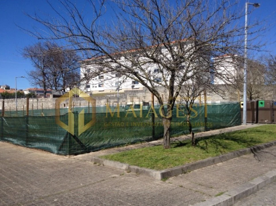 Terreno para Venda em Campanhã Foto 1