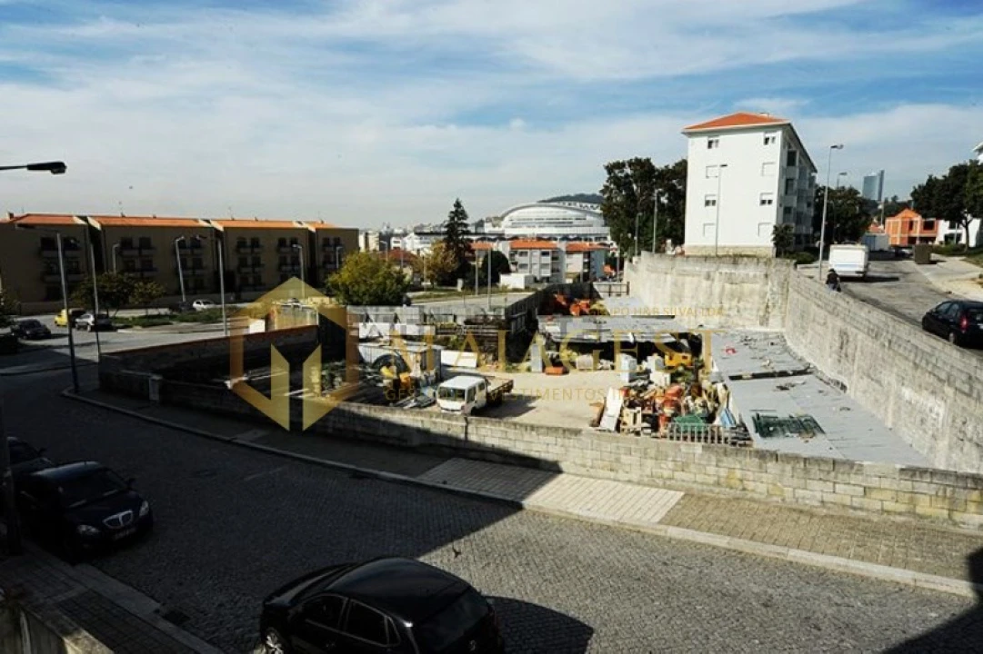 Terreno para Venda em Campanhã Foto 3