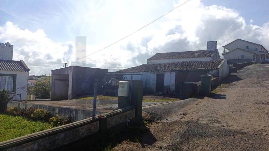 Moradia T3 para Venda em Vila Nova Foto 6