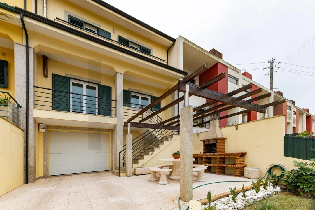 Moradia T4 para Venda em Argoncilhe Foto 28