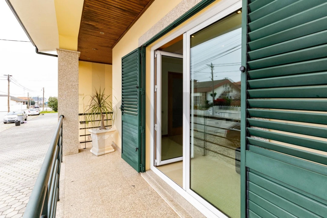 Moradia T4 para Venda em Argoncilhe Foto 5