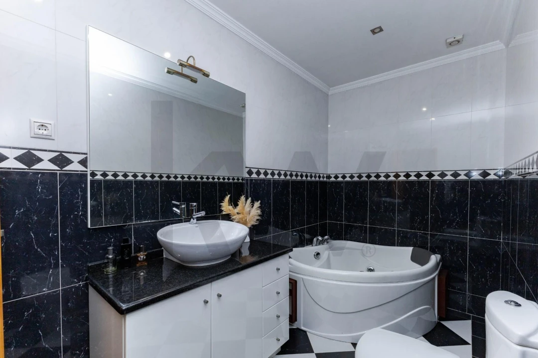 Moradia T4 para Venda em Argoncilhe Foto 21