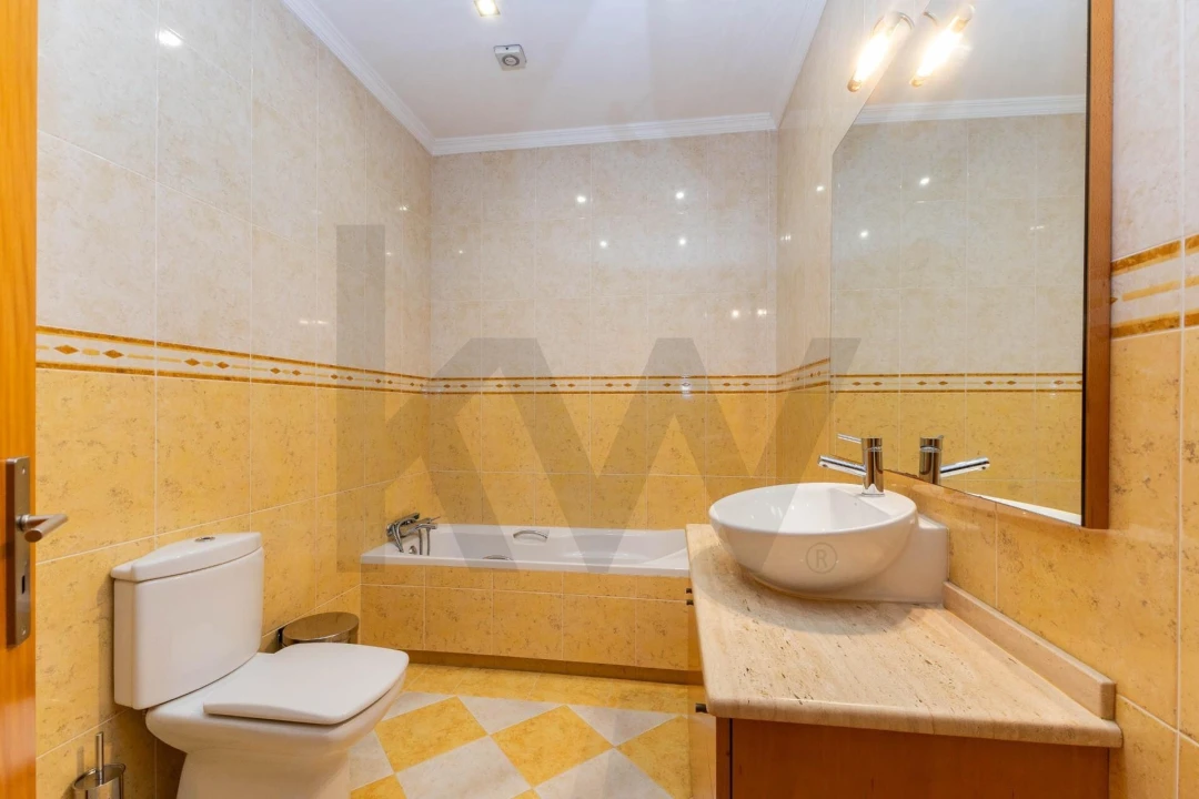 Moradia T4 para Venda em Argoncilhe Foto 6