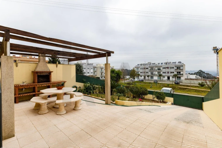 Moradia T4 para Venda em Argoncilhe Foto 27