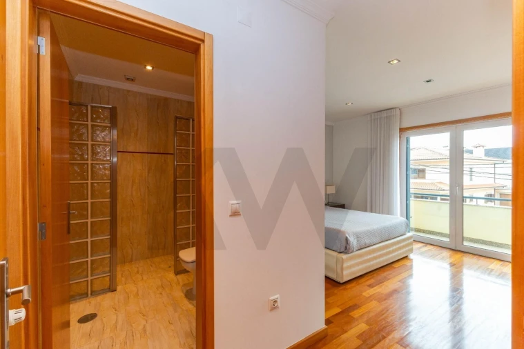 Moradia T4 para Venda em Argoncilhe Foto 16