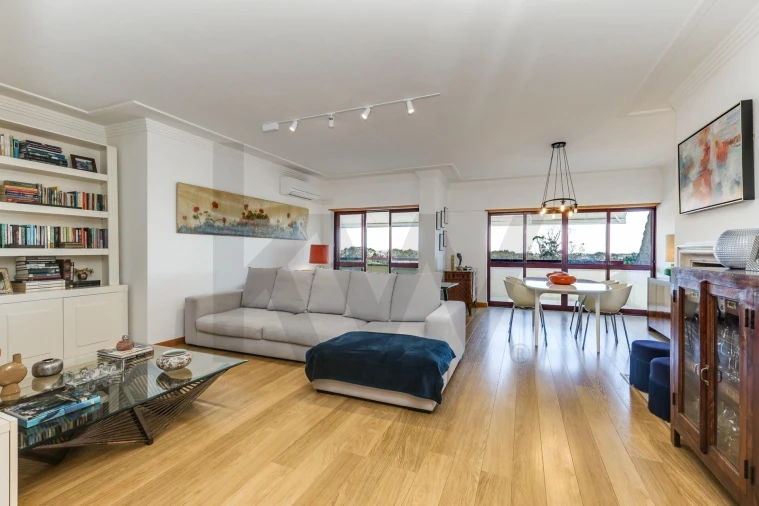 Apartamento T2 para Venda em Queluz e Belas Foto 1