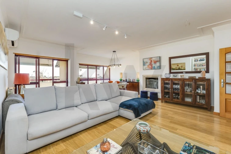 Apartamento T2 para Venda em Queluz e Belas Foto 4