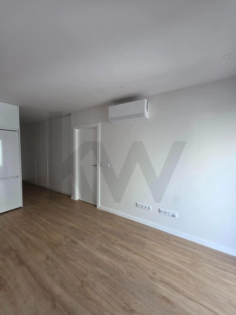 Apartamento T1 para Arrendamento em Paranhos Foto 6