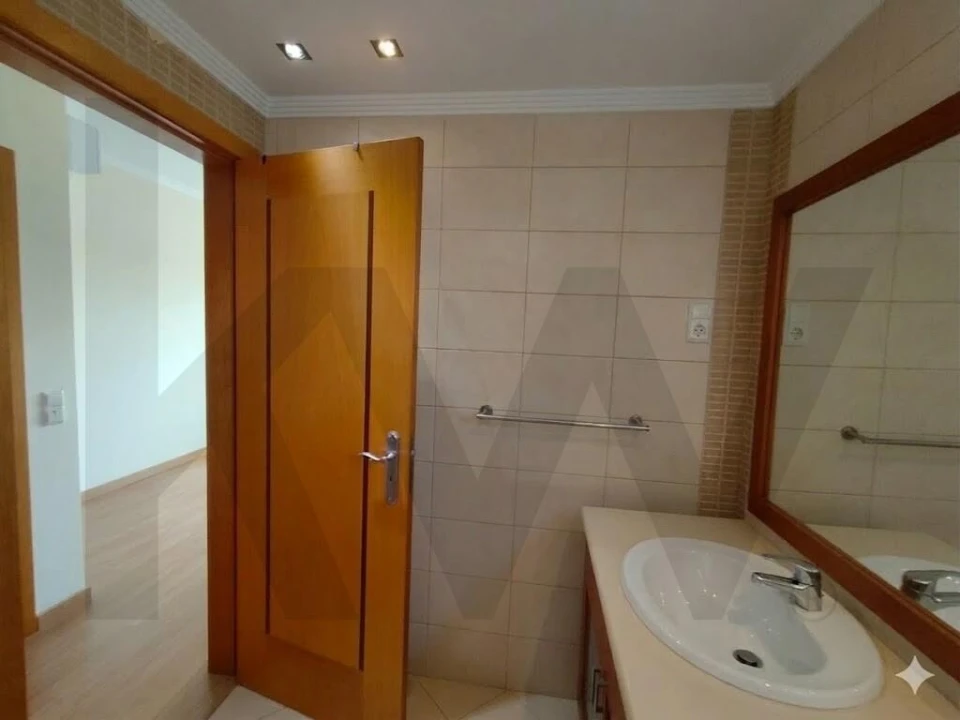 Apartamento T2 para Venda em Pechão Foto 17