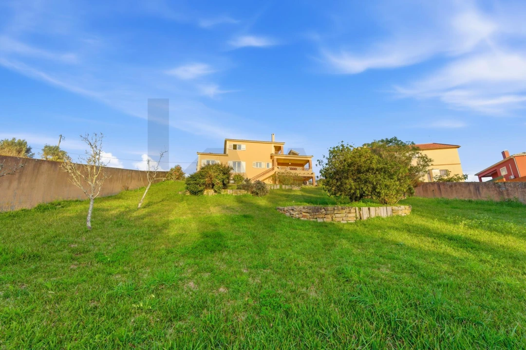 Moradia T5 para Venda em Salir de Matos Foto 25