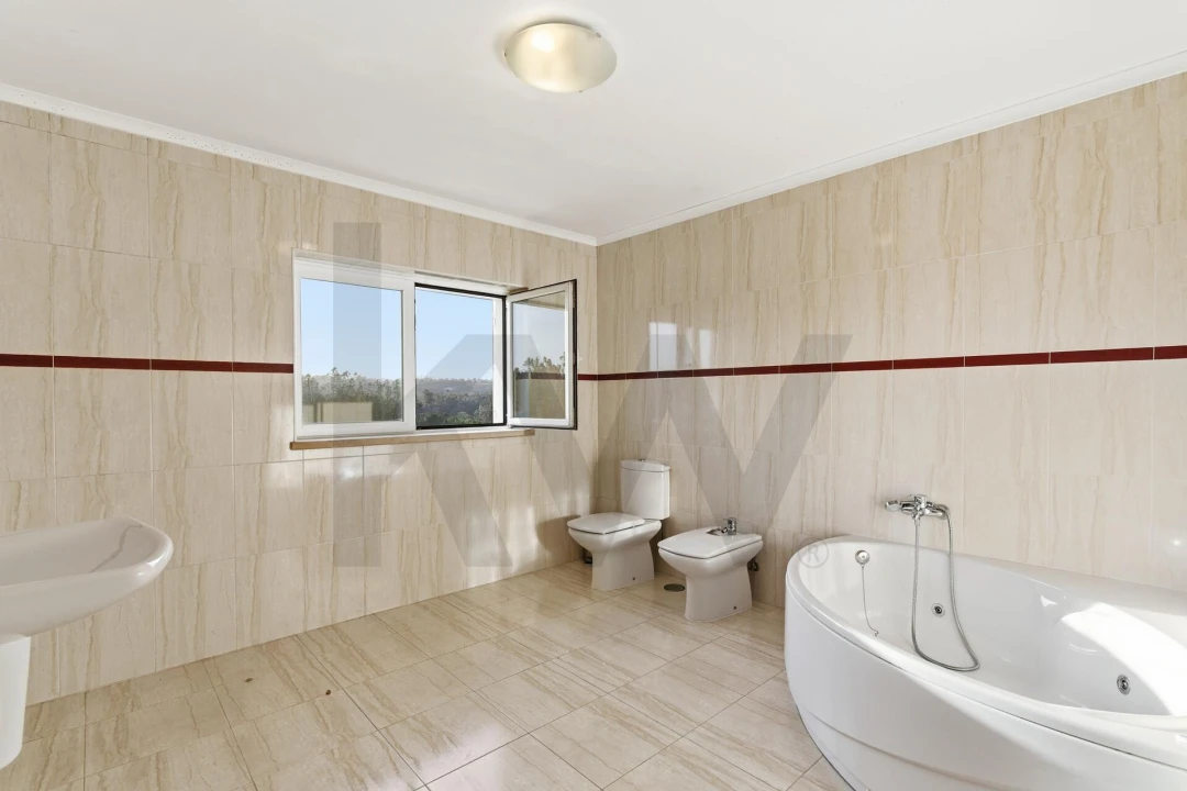 Moradia T5 para Venda em Salir de Matos Foto 72