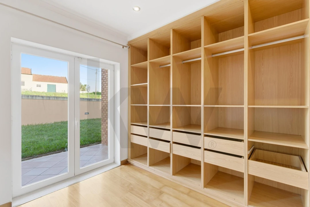 Moradia T5 para Venda em Salir de Matos Foto 58