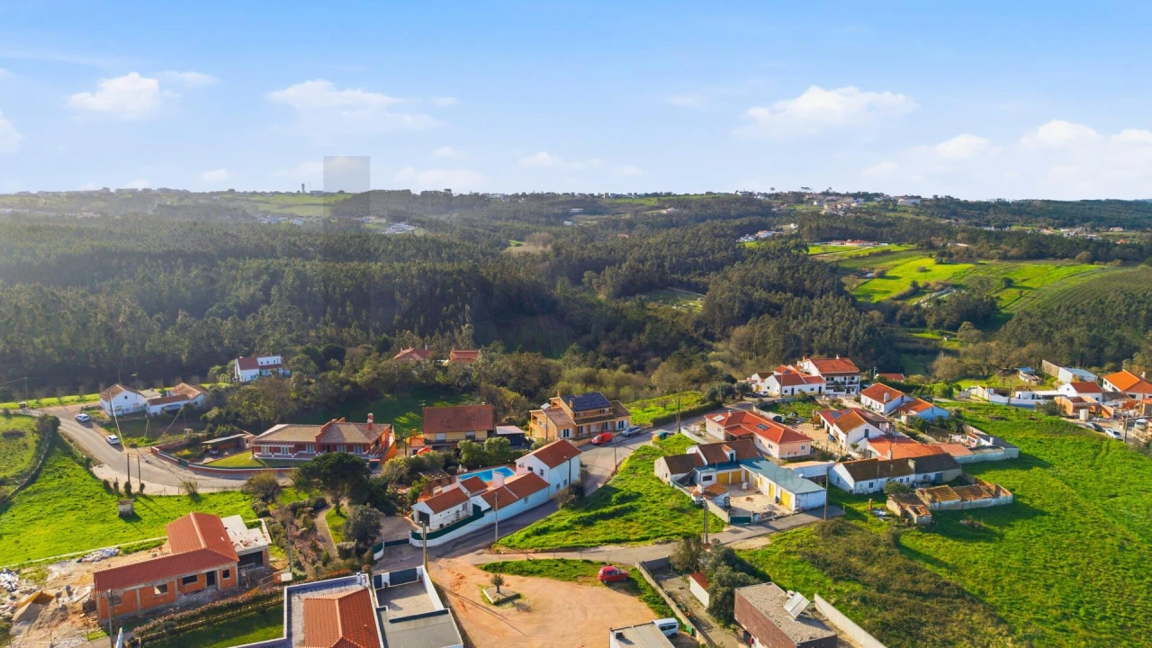 Moradia T5 para Venda em Salir de Matos Foto 11