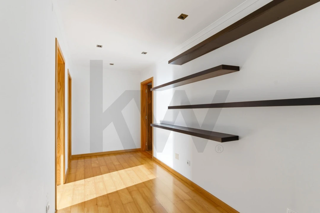 Moradia T5 para Venda em Salir de Matos Foto 49