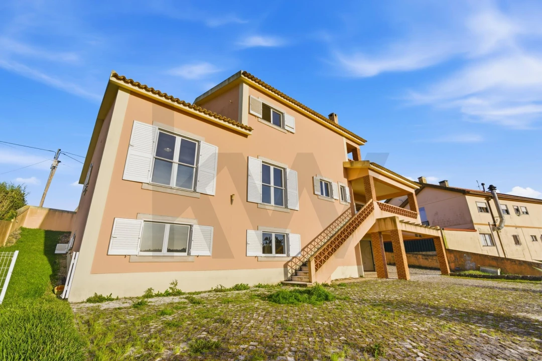 Moradia T5 para Venda em Salir de Matos Foto 20