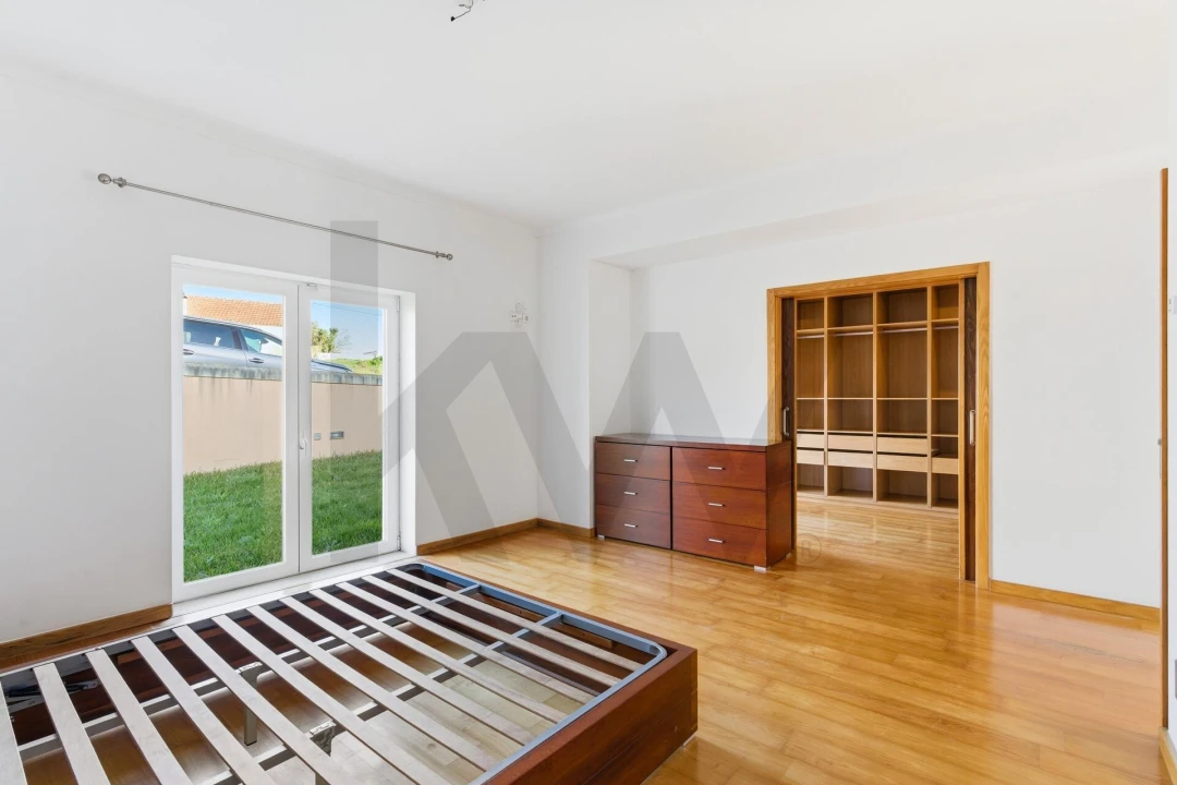 Moradia T5 para Venda em Salir de Matos Foto 56