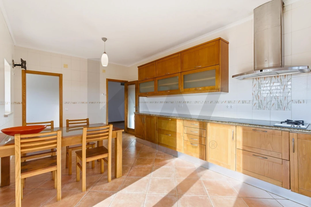 Moradia T5 para Venda em Salir de Matos Foto 39