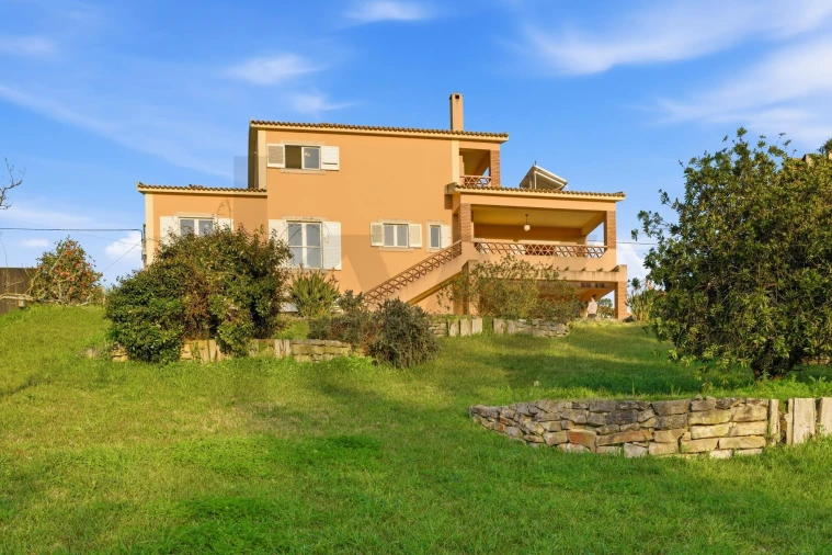 Moradia T5 para Venda em Salir de Matos Foto 23