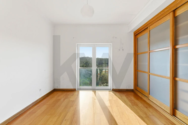 Moradia T5 para Venda em Salir de Matos Foto 63