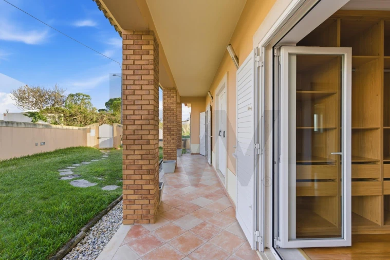 Moradia T5 para Venda em Salir de Matos Foto 16