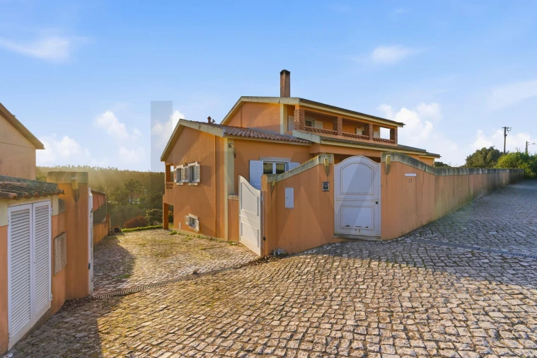 Moradia T5 para Venda em Salir de Matos Foto 15