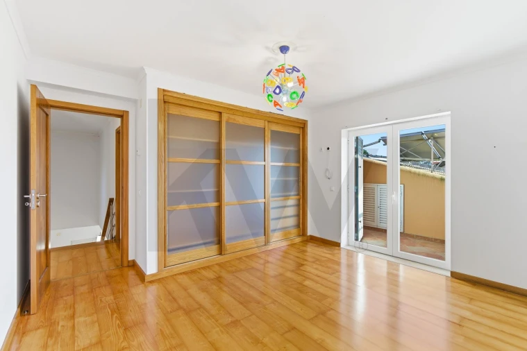 Moradia T5 para Venda em Salir de Matos Foto 69