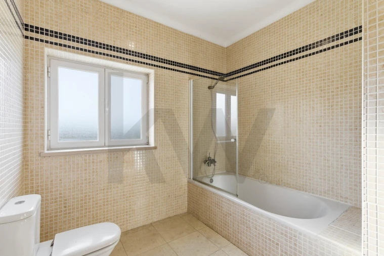 Moradia T5 para Venda em Salir de Matos Foto 48