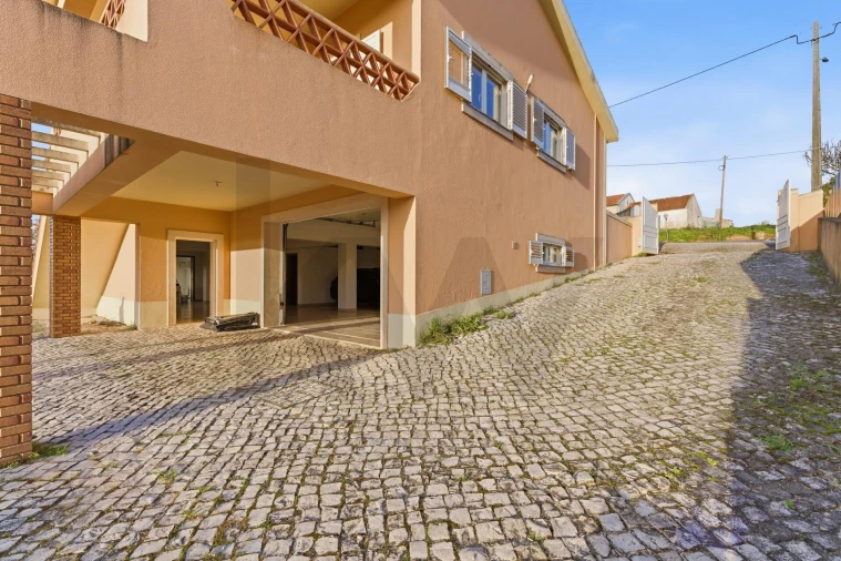 Moradia T5 para Venda em Salir de Matos Foto 18