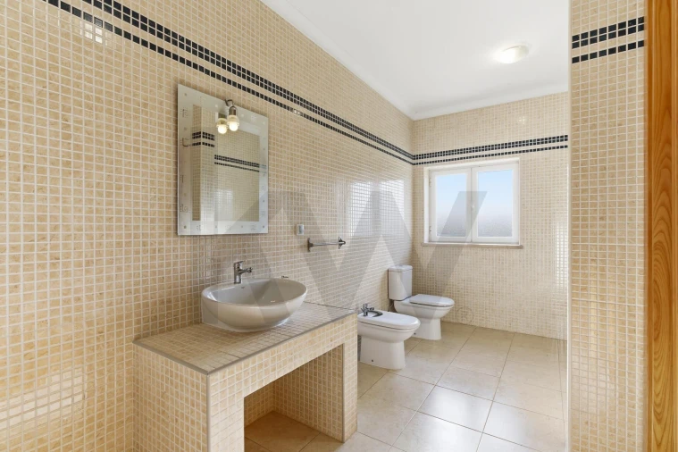 Moradia T5 para Venda em Salir de Matos Foto 46