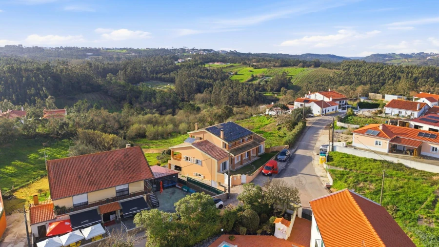 Moradia T5 para Venda em Salir de Matos Foto 10