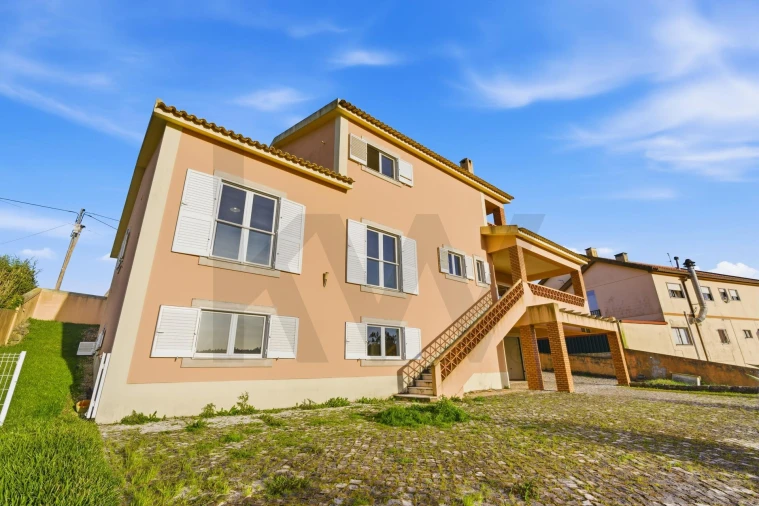 Moradia T5 para Venda em Salir de Matos Foto 20