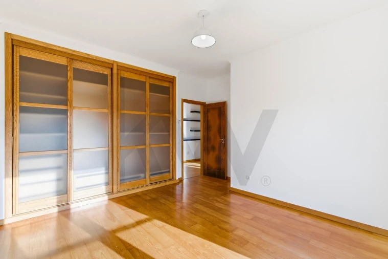 Moradia T5 para Venda em Salir de Matos Foto 54