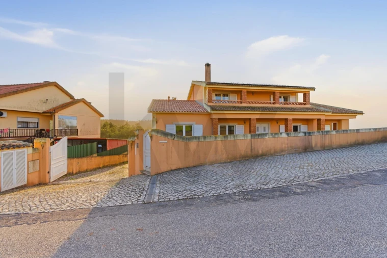 Moradia T5 para Venda em Salir de Matos Foto 14